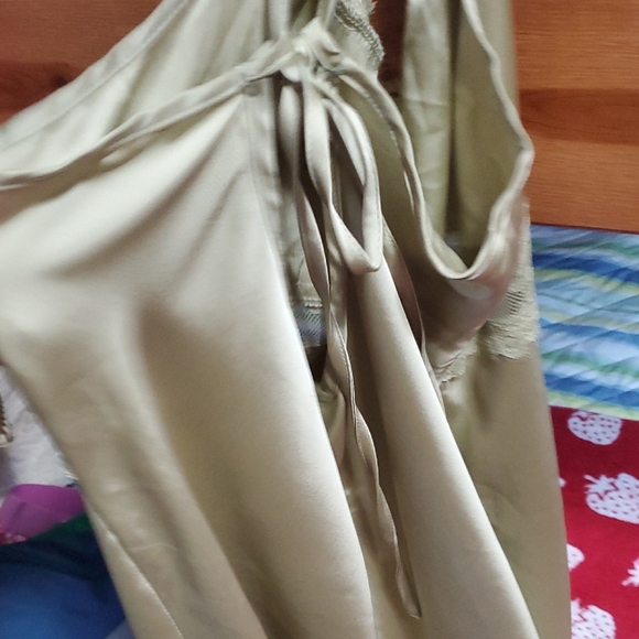 Princess Polly Green Mini Dress with Lace and V-Neck - Picture 11 of 13